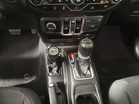 Used 2021 Jeep Wrangler Unlimited Sport AWD/4WD image 35