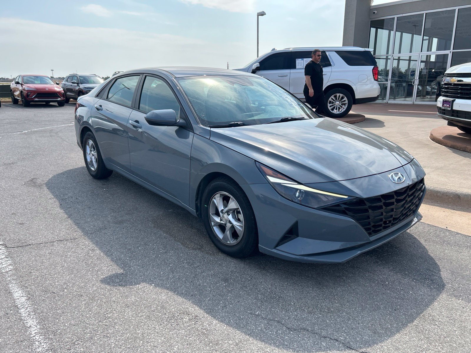 Used 2021 Hyundai Elantra SE FWD image 3
