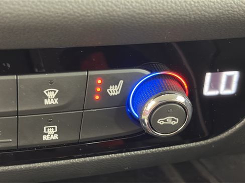 Used 2024 Buick Enclave Essence FWD image 25