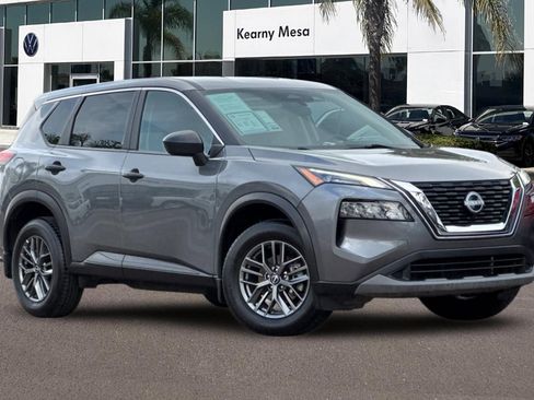 Used 2023 Nissan Rogue S image 2