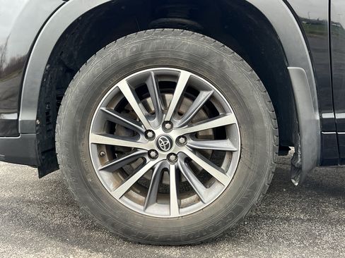 Used 2018 Toyota Highlander XLE image 9