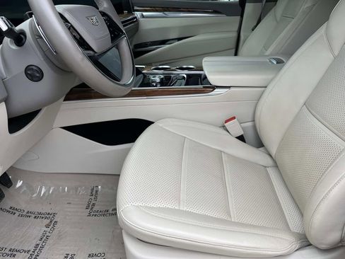 Certified 2025 Cadillac Escalade Sport Platinum AWD/4WD image 30