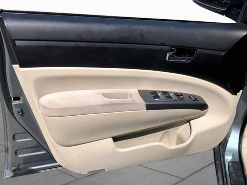 Used 2005 Toyota Prius FWD image 22