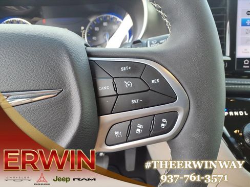 Used 2024 Chrysler Pacifica Touring-L FWD image 19