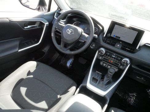 Certified 2025 Toyota RAV4 XLE AWD/4WD image 9