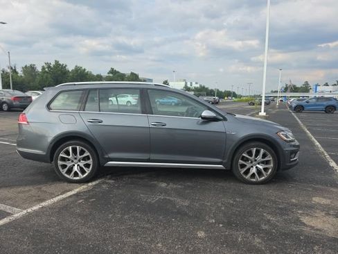 Used 2019 Volkswagen Golf Alltrack SE AWD/4WD image 2