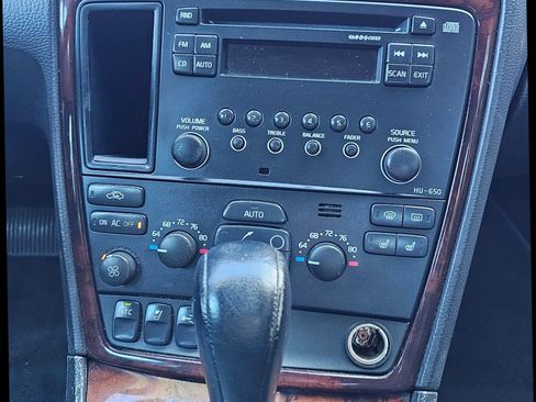 Used 2005 Volvo S60 2.5T image 33