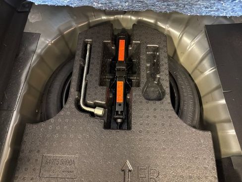 Certified 2023 Nissan Kicks SR FWD image 22