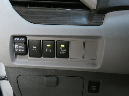 Used 2015 Toyota Sienna XLE image 61