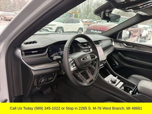 Used 2024 Jeep Grand Cherokee Overland w/ Advanced Protech Group III AWD/4WD image 21