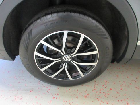 Used 2021 Volkswagen Tiguan SE AWD/4WD image 27