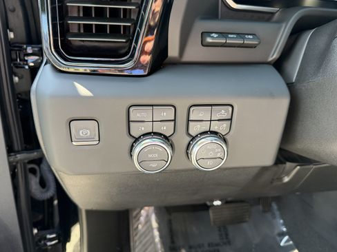 Used 2024 GMC Sierra 3500 AT4 w/ AT4 Premium Plus Package AWD/4WD image 16