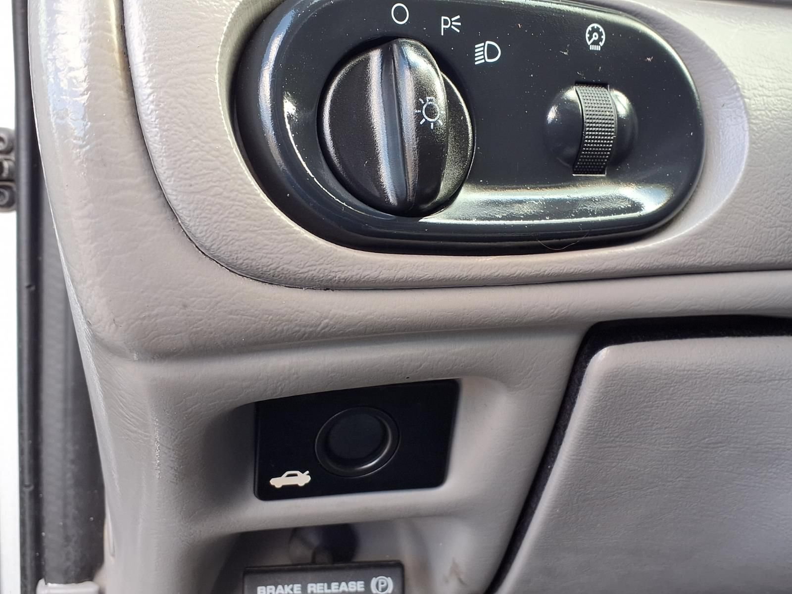 Used 2005 Ford Taurus SE FWD image 22