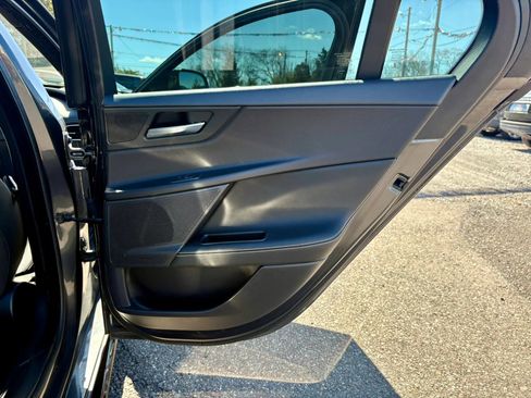 Used 2018 Jaguar XE S image 9