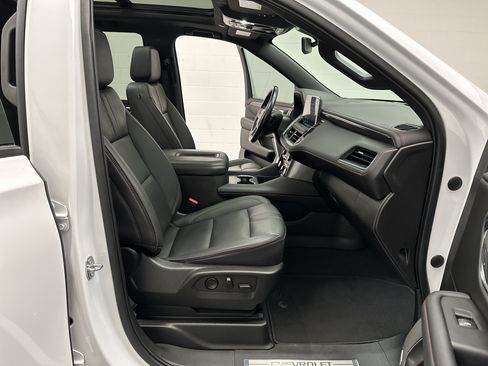 Used 2022 Chevrolet Tahoe RST w/ Luxury Package AWD/4WD image 29