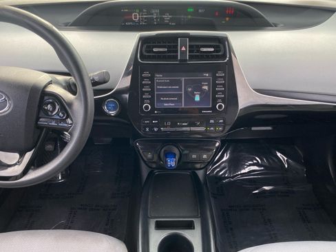 Used 2022 Toyota Prius LE FWD image 11