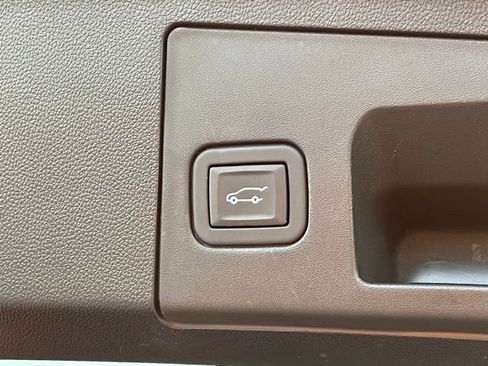 Used 2024 Cadillac XT4 Premium Luxury image 8