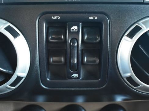 Used 2017 Jeep Wrangler Unlimited Sahara w/ Dual Top Group image 27