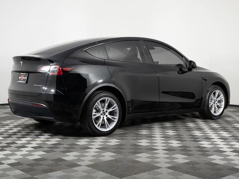 Used 2023 Tesla Model Y Long Range image 8
