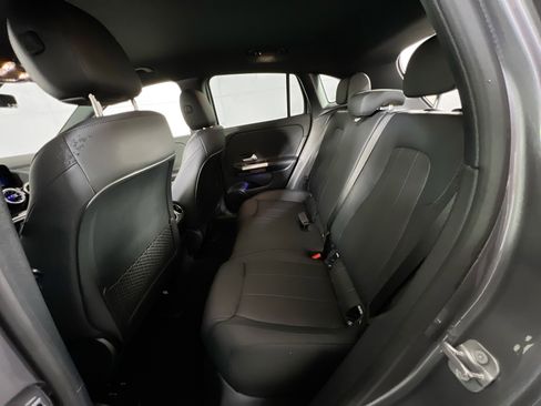 Used 2025 Mercedes-Benz GLA 250 4MATIC image 23