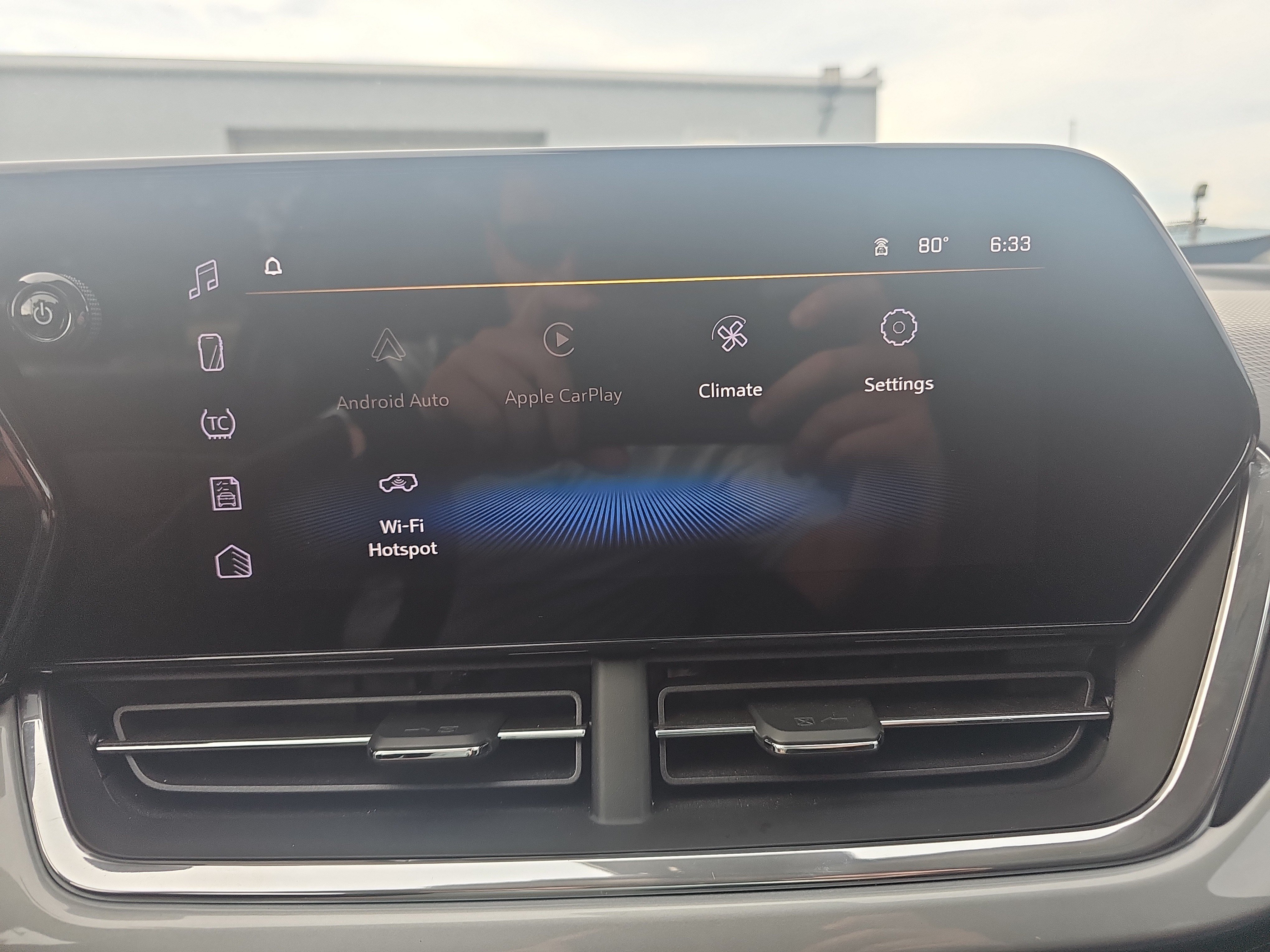 Used 2024 Chevrolet Trax LT w/ LT Convenience Package FWD image 25