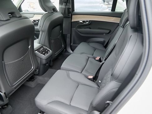 New 2025 Volvo XC90 B6 Plus w/ Protection Package Premier image 19