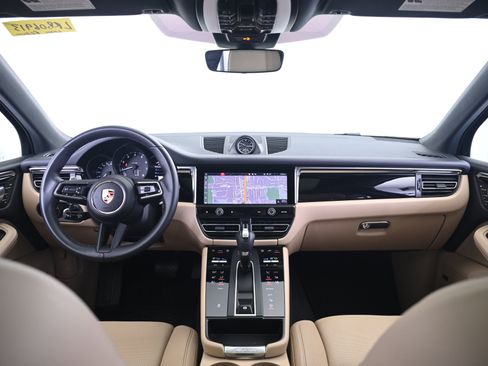 Certified 2024 Porsche Macan image 31