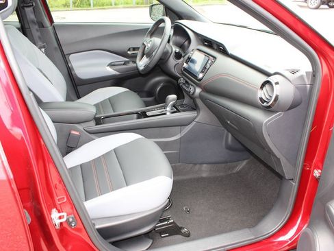 Used 2023 Nissan Kicks SR w/ SR Premium Package FWD image 6
