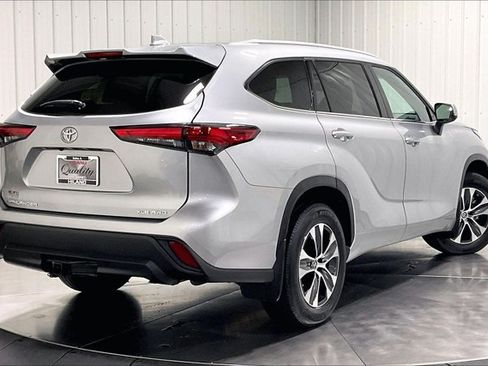 Used 2022 Toyota Highlander XLE AWD/4WD image 13