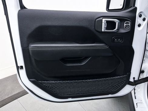 Used 2022 Jeep Gladiator Overland w/ Popular Equipment Package image 19