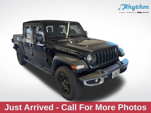 Used 2024 Jeep Gladiator Sport AWD/4WD image 1