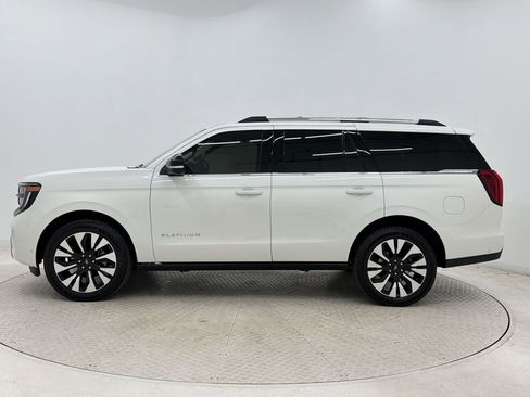 Used 2025 Ford Expedition Platinum w/ Driver's Package AWD/4WD image 2