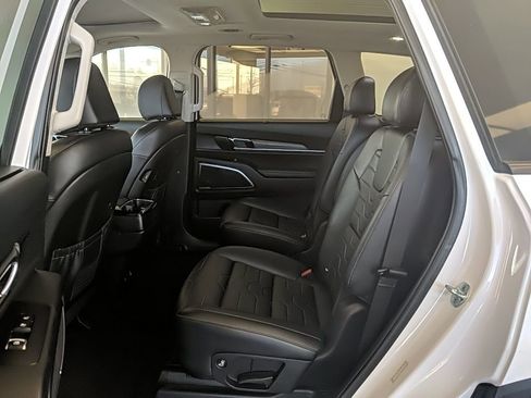 Used 2022 Kia Telluride SX w/ SX Prestige Package image 16