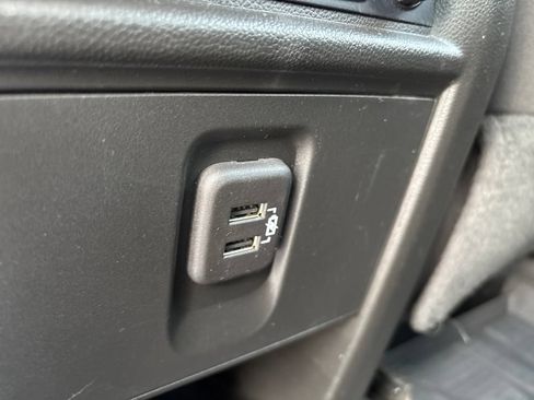 Used 2022 Chevrolet Traverse LT FWD image 29