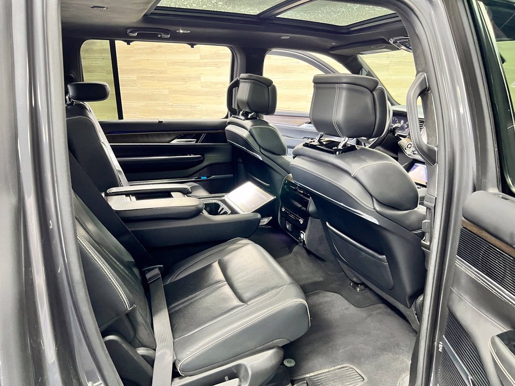 Used 2023 Jeep Grand Wagoneer Series II AWD/4WD image 18