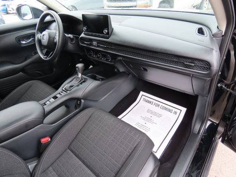 Used 2025 Honda HR-V LX image 11