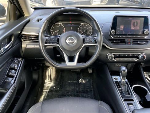 Used 2022 Nissan Altima 2.5 SV w/ SV Premium Package image 5