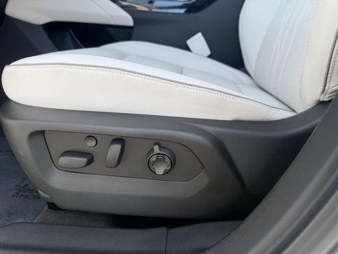 Used 2025 Buick Envision Avenir AWD/4WD image 10