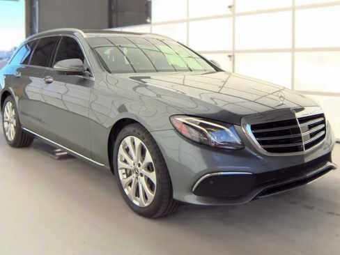Used 2018 Mercedes-Benz E 400 4MATIC Wagon w/ Premium 3 Package image 2