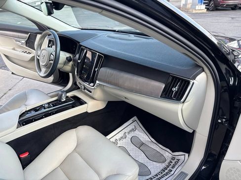 Certified 2023 Volvo S90 B6 Plus AWD/4WD image 31