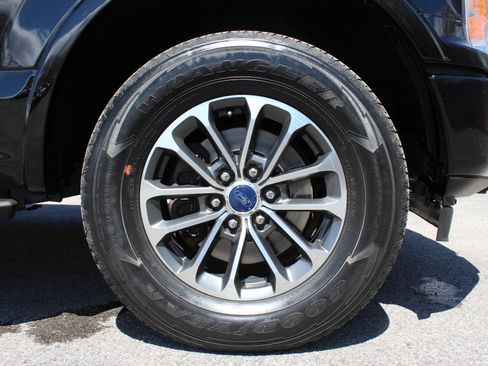 Used 2018 Ford F150 XLT w/ Equipment Group 302A Luxury AWD/4WD image 40