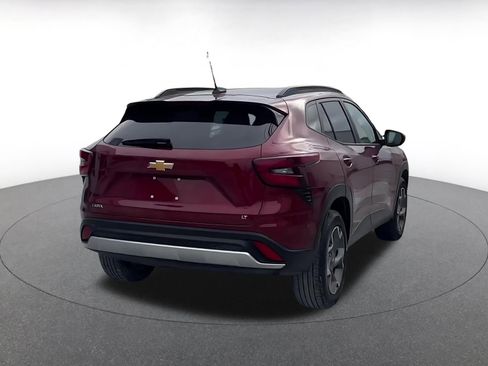 Used 2025 Chevrolet Trax LT w/ LT Convenience Package image 14