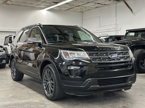 Used 2018 Ford Explorer XLT w/ XLT Appearance Package AWD/4WD image 1