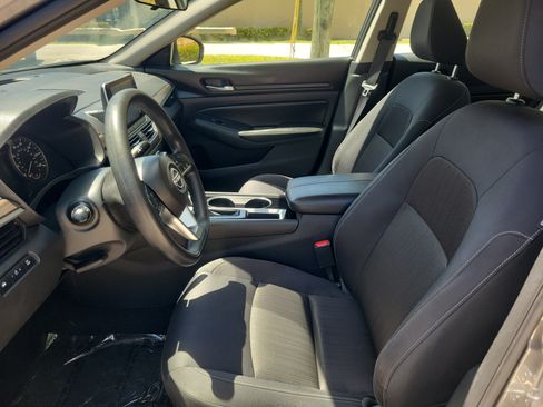 Used 2024 Nissan Altima 2.5 SV FWD image 15