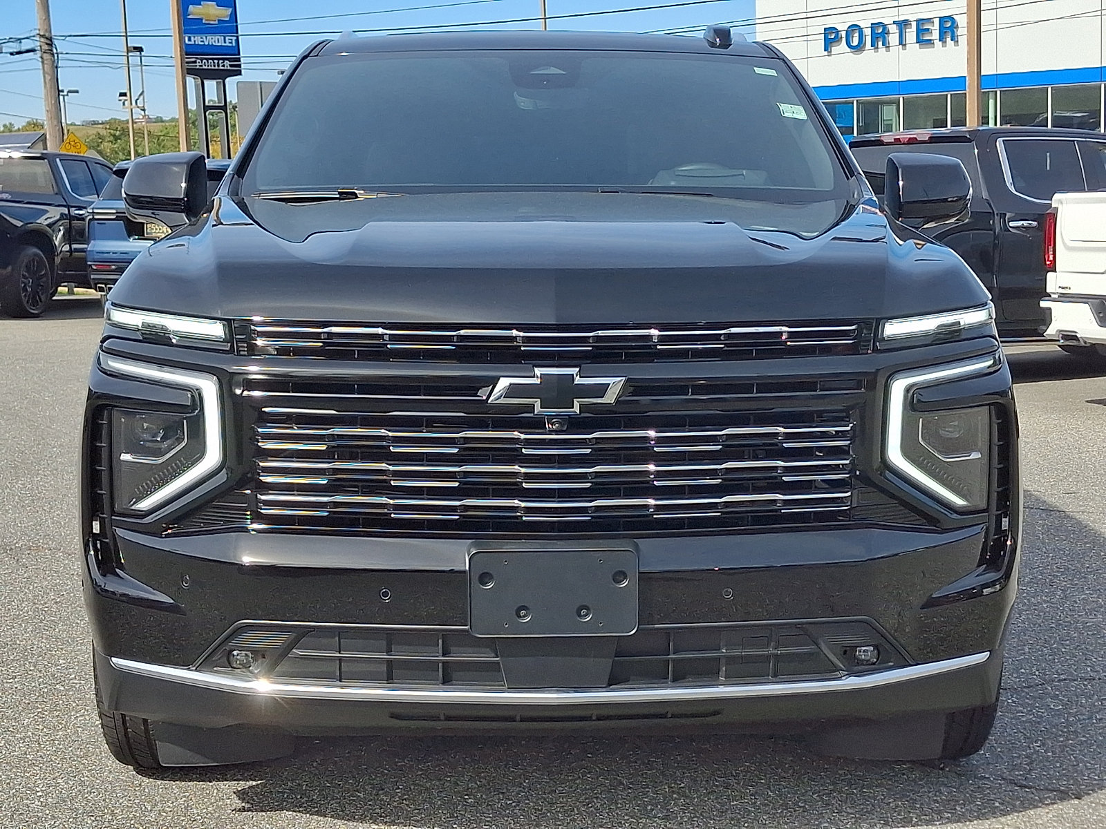 Certified 2025 Chevrolet Suburban High Country AWD/4WD image 2