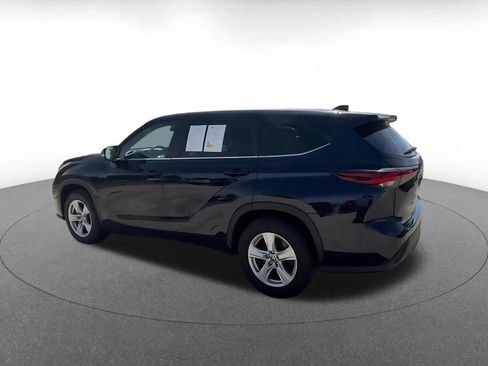 Used 2025 Toyota Highlander LE FWD image 10