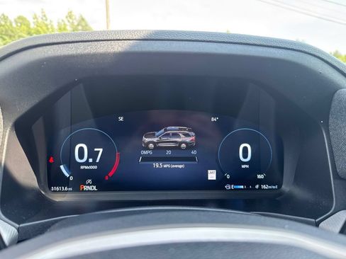 Used 2025 Ford Explorer Active AWD/4WD image 17