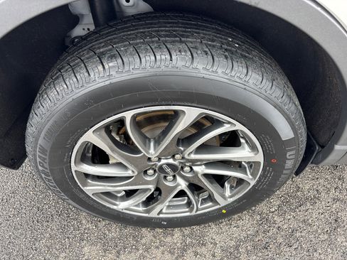 Certified 2022 Lincoln Corsair FWD image 10