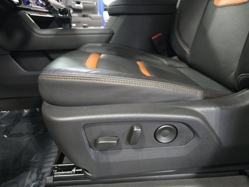 Used 2025 GMC Sierra 1500 AT4 w/ AT4 Premium Package AWD/4WD image 30