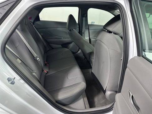 Certified 2025 Hyundai Elantra SE image 26